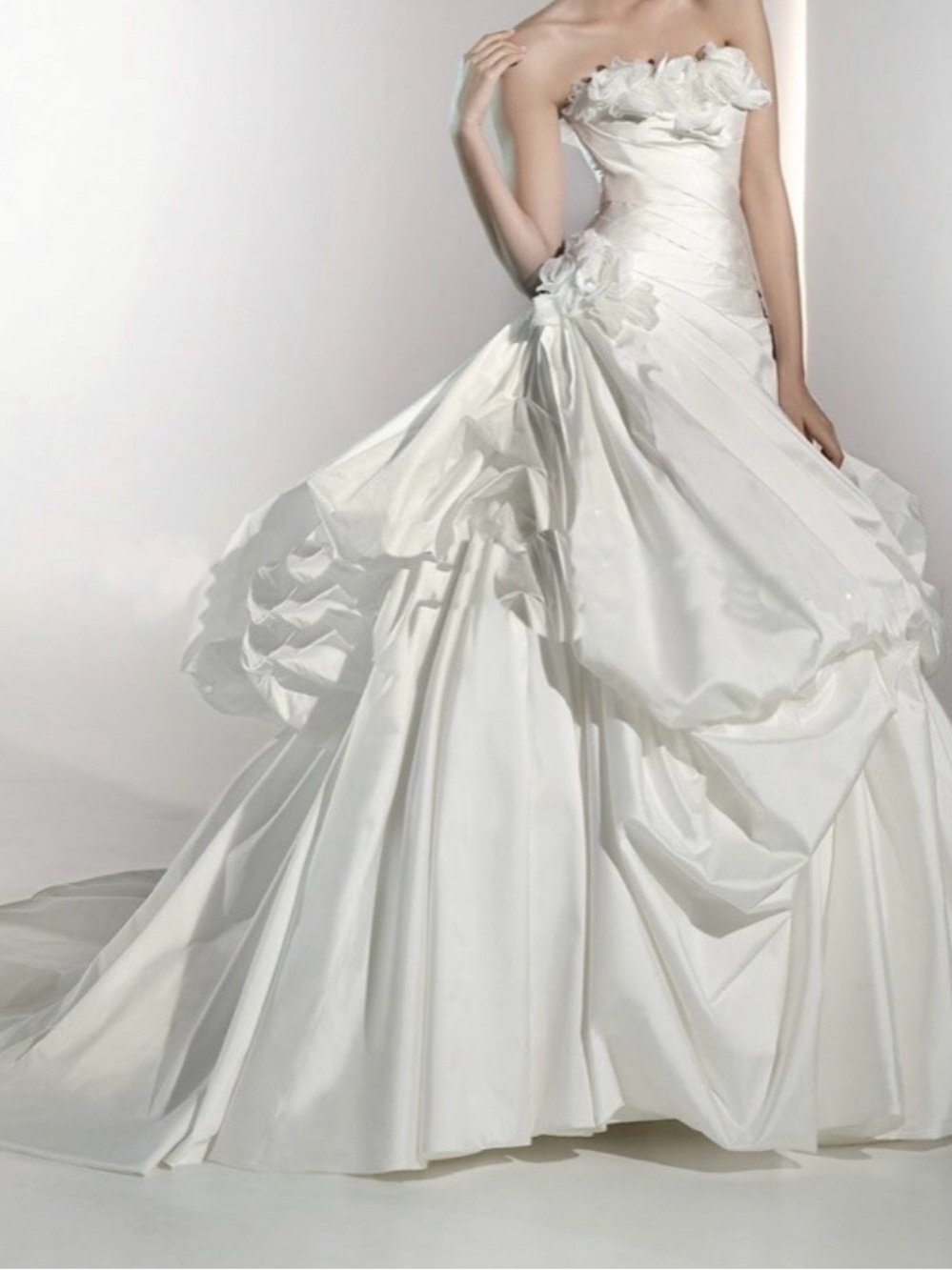 Pronovias Ivory Strapless Ball Gown Wedding Dress